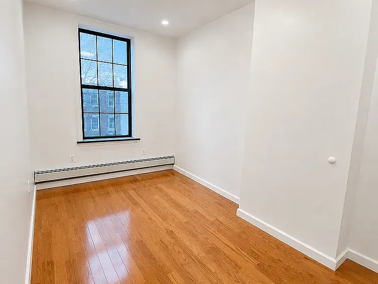 402 Woodbine St #1 — Photo 5