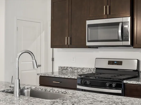 9804 N Solstice Ave, Tucson, AZ 85743