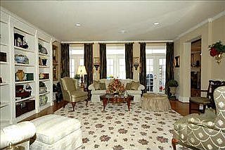2nd image of 1010 Richmond Glen Cir