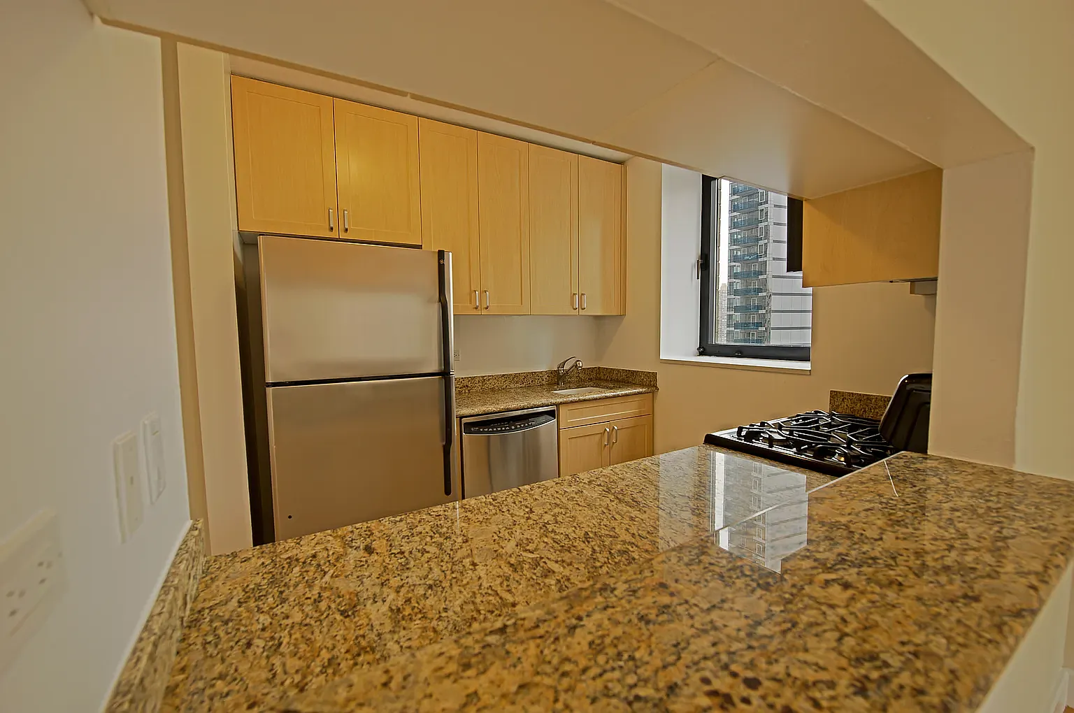 235 West 48th Street — Photo 4
