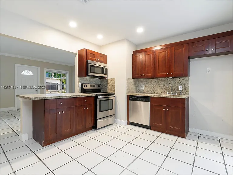 1125 NE 10th Ave — Photo 7