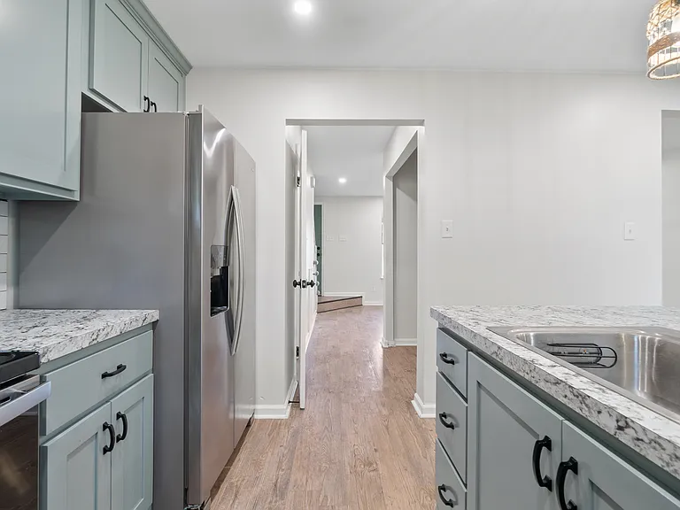 945 Captains Ct — Photo 14