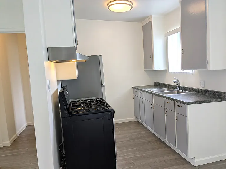 921 W Angeleno Ave — Photo 9