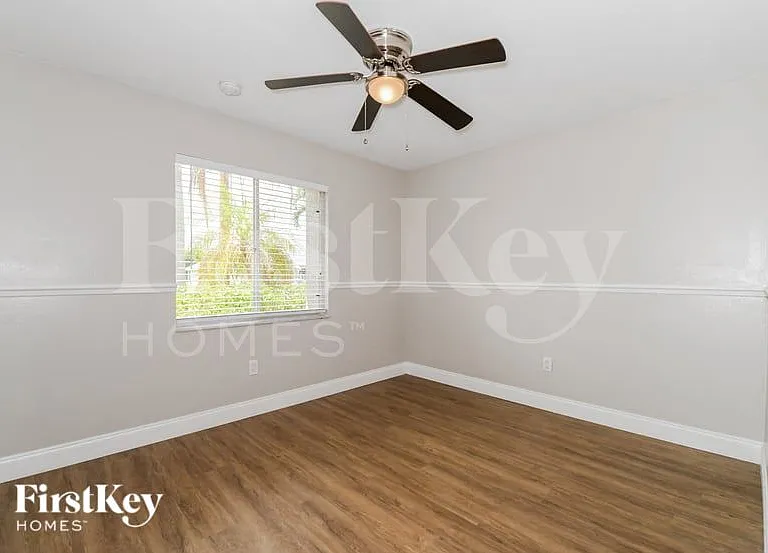 2213 SE 5th St — Photo 13