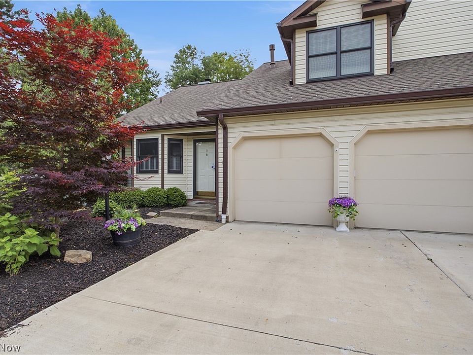 1st image of 700 Hampton Cir #8