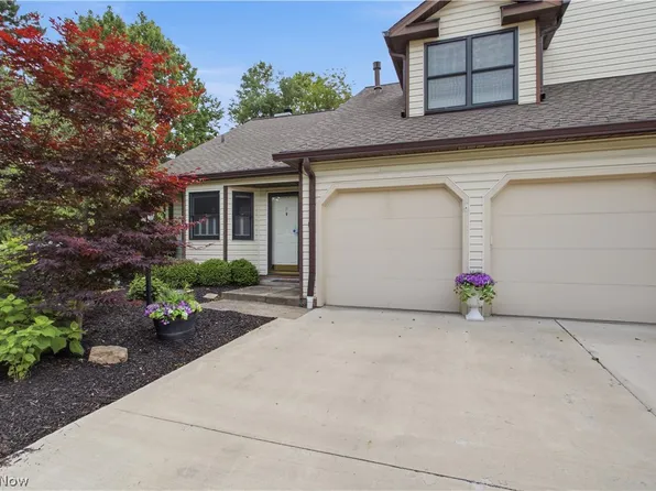 700 Hampton Cir #8, Aurora, OH 44202