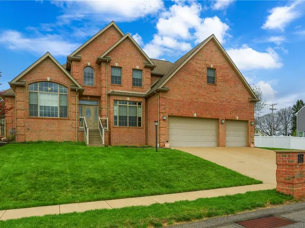 202 Keystone Xing, Clinton, PA 15026