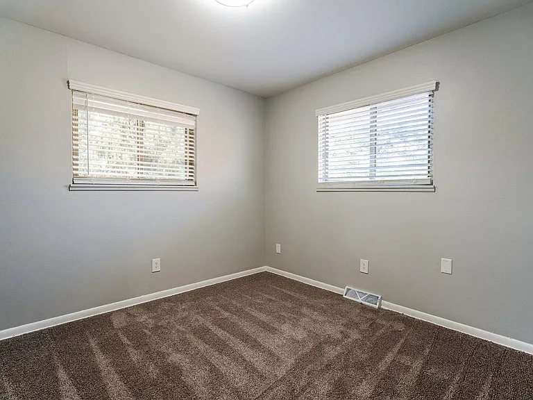656 Riverview Dr #B — Photo 9