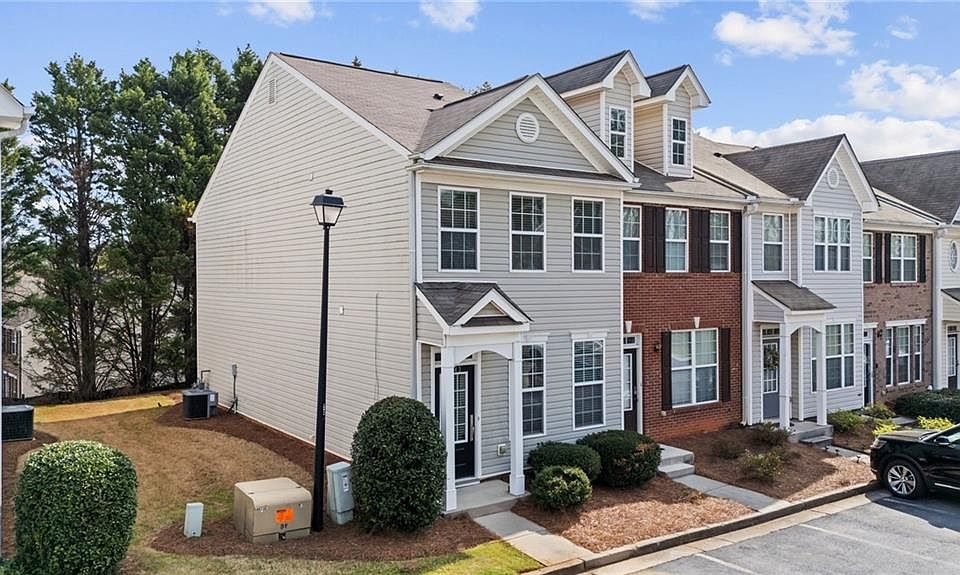 1st image of 2743 Heathrow Dr