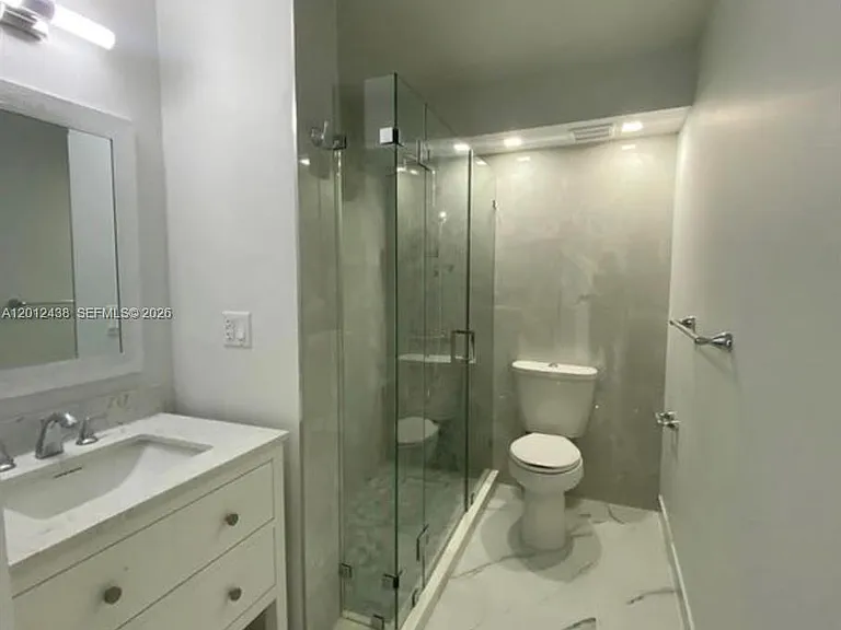 6039 Collins Ave #1033 — Photo 21
