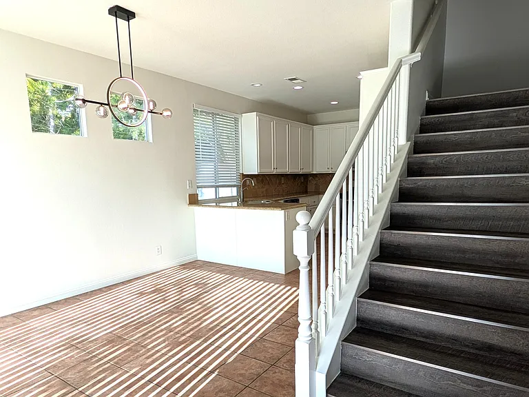 1 Halcyon Ln — Photo 6