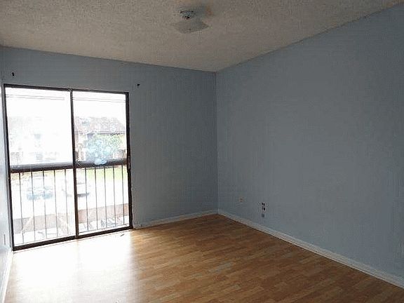 5th image of 4918 Sheridan St