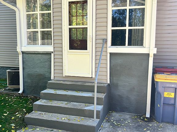 Private entrance and porch for apt. #2