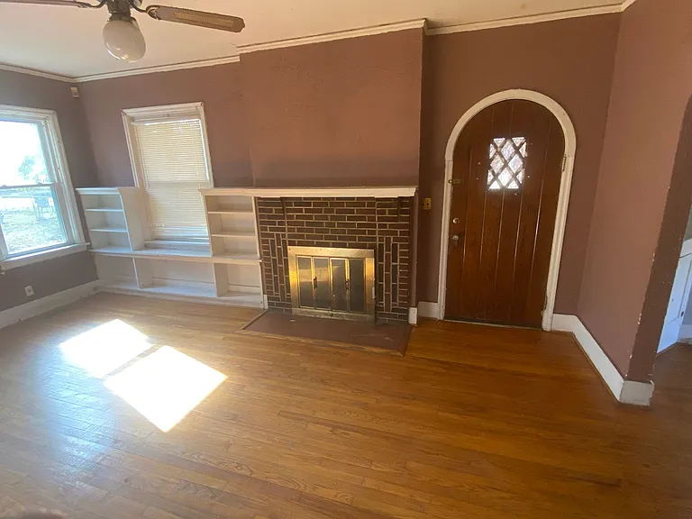 1102 Murphy St — Photo 5