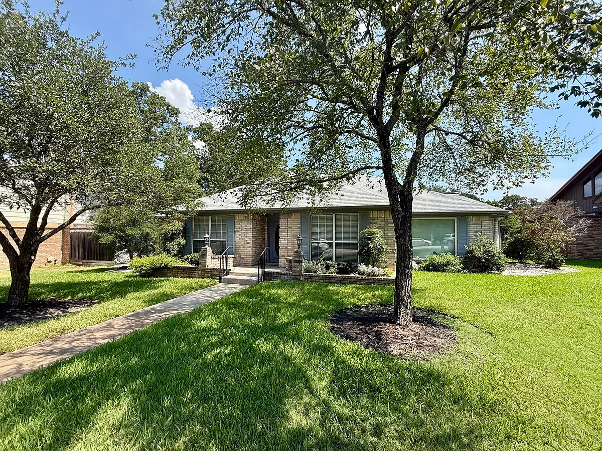 Building Photo - 8707 Sandstone Dr