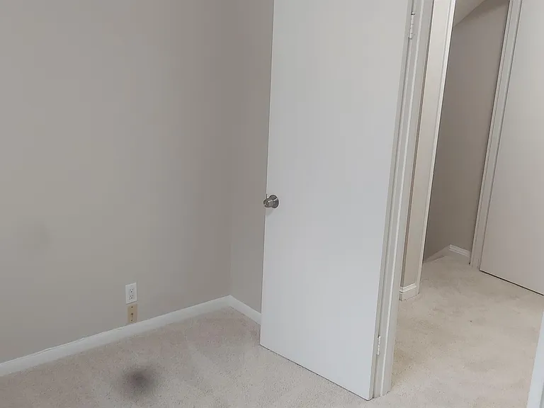 9820 Inglemere Dr — Photo 17