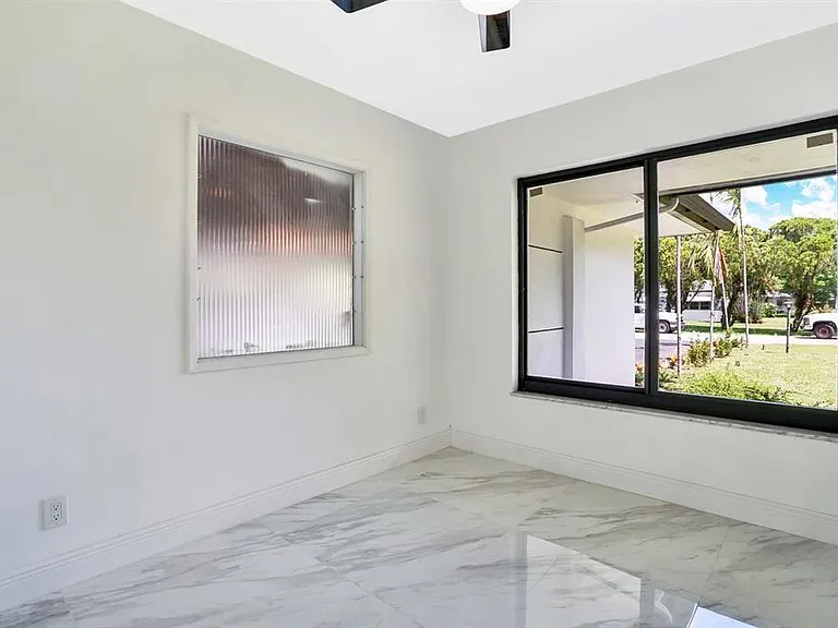 4190 SW 4th St — Photo 24