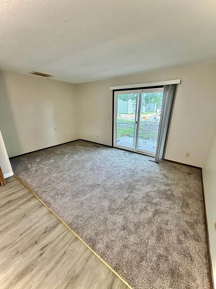 2 bed, 800 sqft, $1,045 — Photo 3