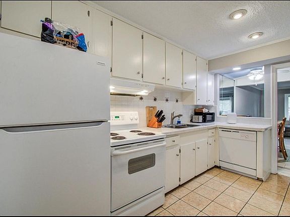 3rd image of 11609 Chimney Rock Rd APT B