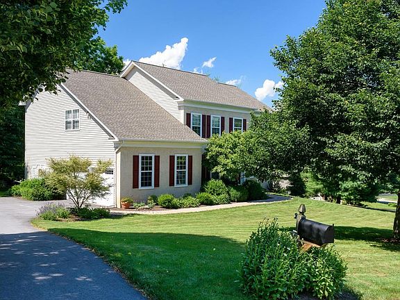 2nd image of 105 Charlestown Hunt Dr