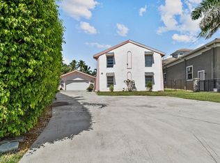 93 Dolphin Cir, Naples, FL 34113