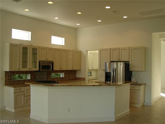 2nd image of 9060 Cherry Oaks Trl