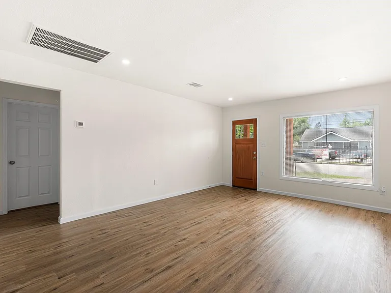 1309 Bragg St — Photo 12