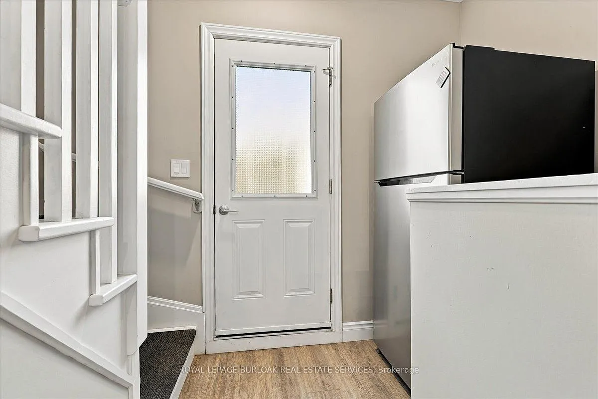 3 bed, $2,100 — Photo 4