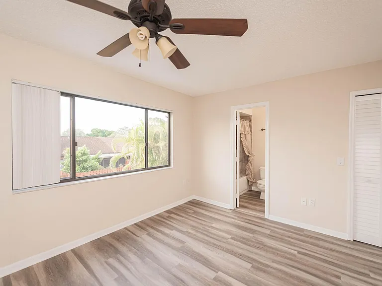 47 Bogart Pl — Photo 14
