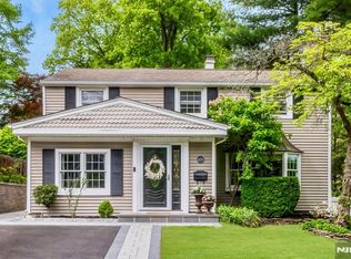 105 Bergen Ave, Waldwick, NJ 07463