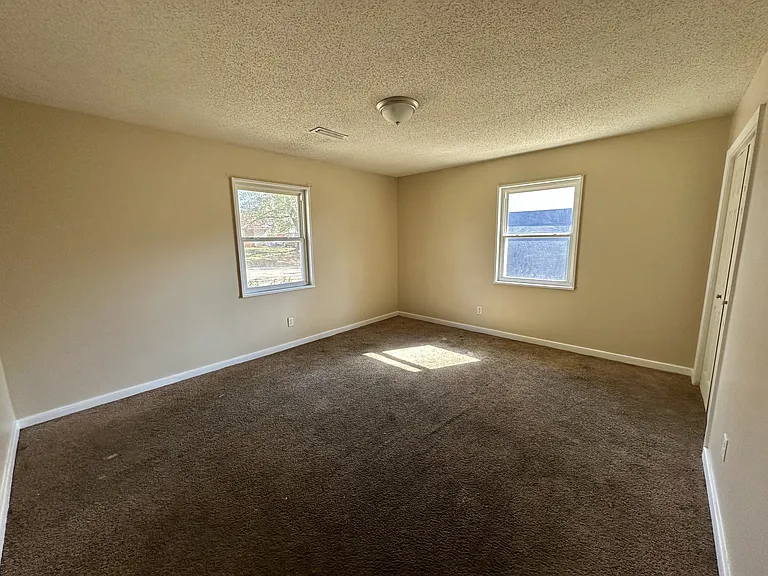 408 Midway St — Photo 6