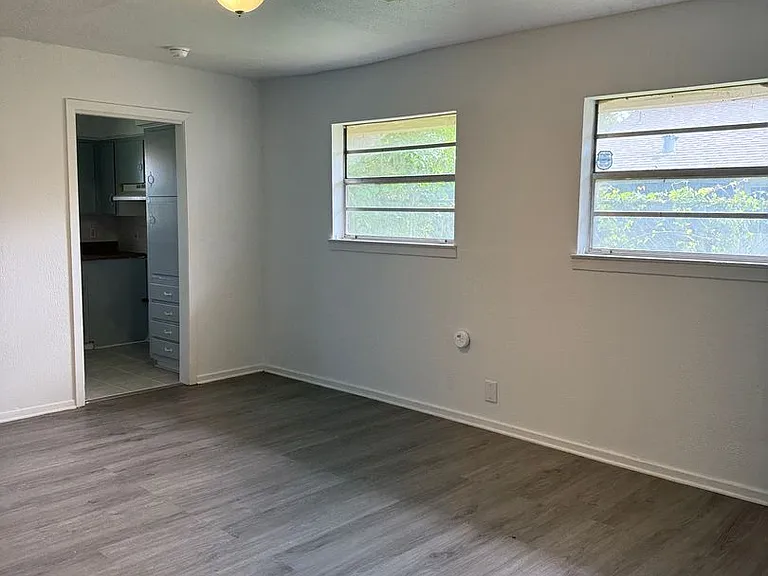 5755 Schevers St — Photo 10