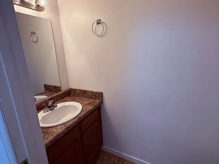 10 Station Ln NE — Photo 9