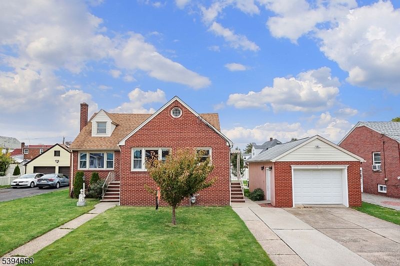 1st image of 825 Dennis Pl