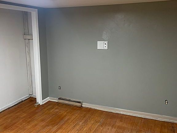 3rd image of 6 1/2 Massey St N