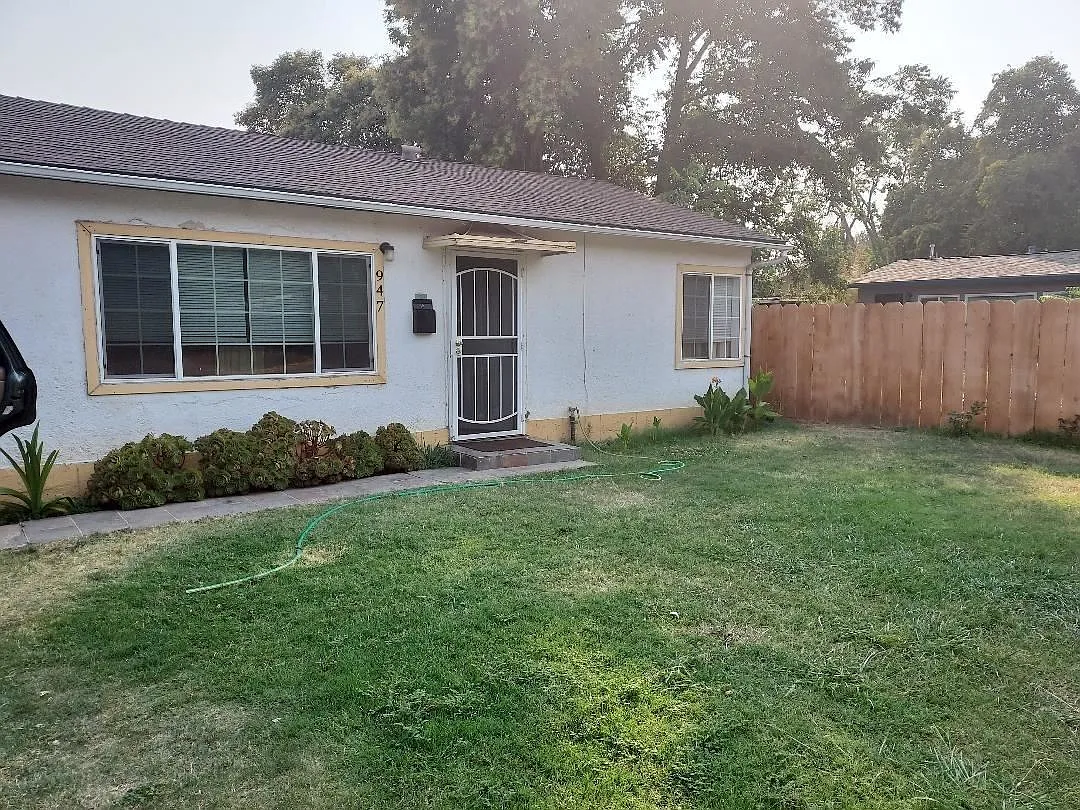 947 W Santa Fe Ave photo 1