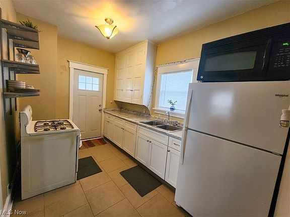 4th image of 525 Dickson St