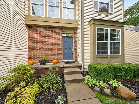 3rd image of 2752 W Amberly Blvd