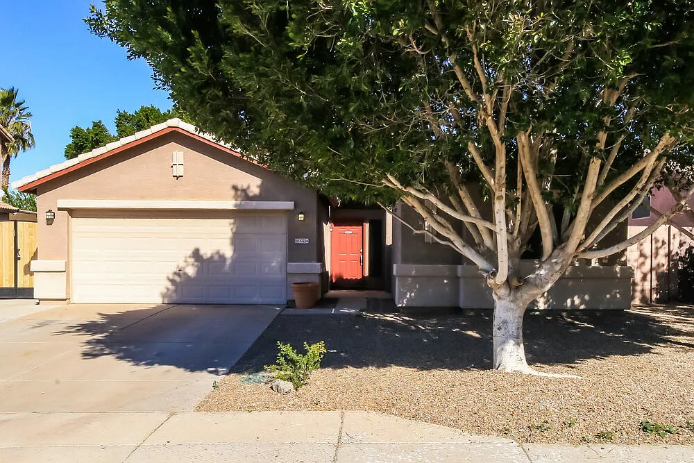 3 bed, 2.0 bath, 1985 sqft, $2,515 — Photo 1