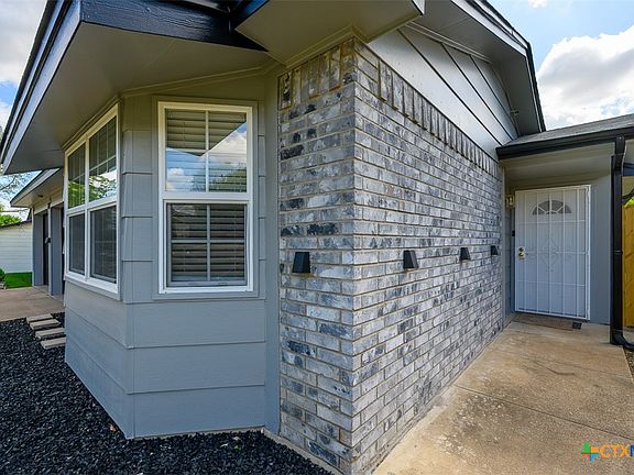 3rd image of 209 W Hogan Dr