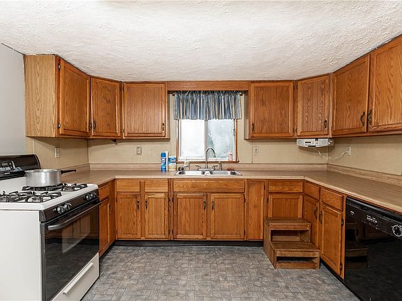 2nd image of 213 Ellsworth Ave