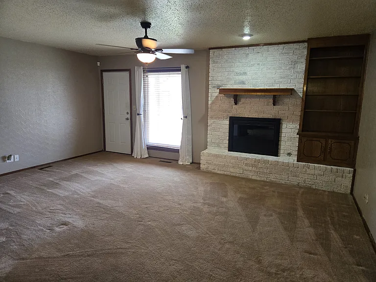 5625 Fountain Head Dr — Photo 3