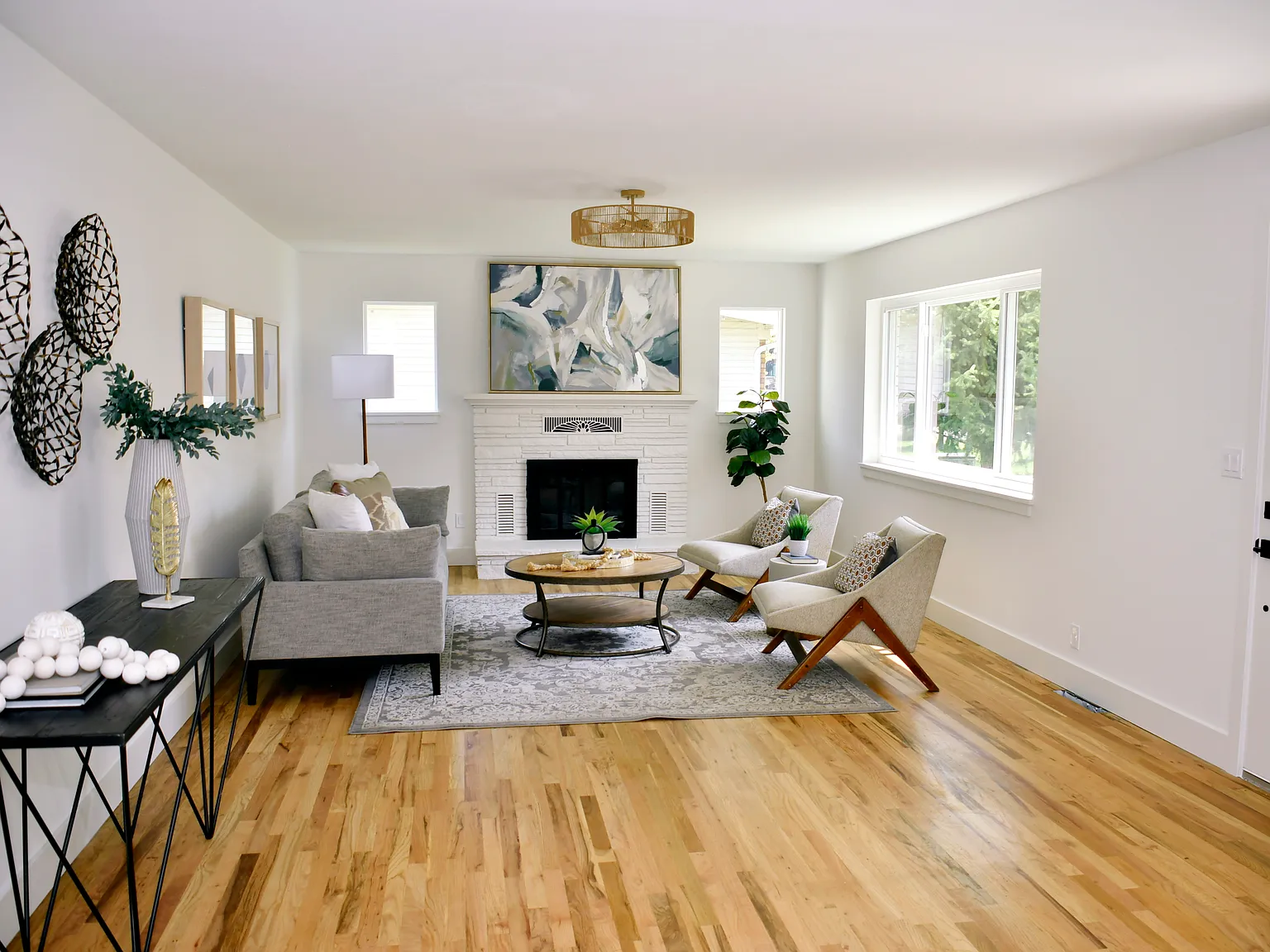4 bed, 2000 sqft, $3,299 — Photo 3