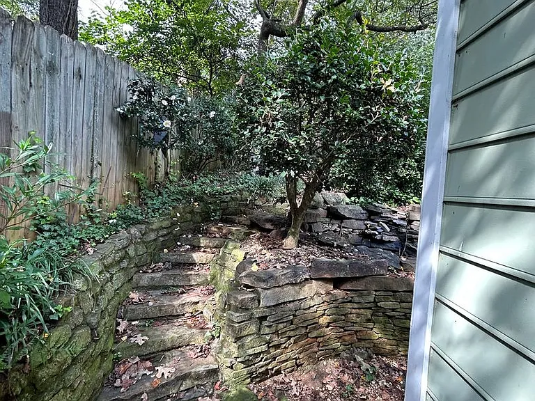 2461 Lyndhurst Ave — Photo 55