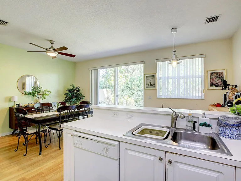 11705 NW 47th Dr — Photo 10