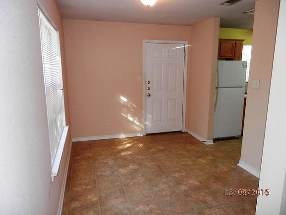 3rd image of 942 Willow Pond St