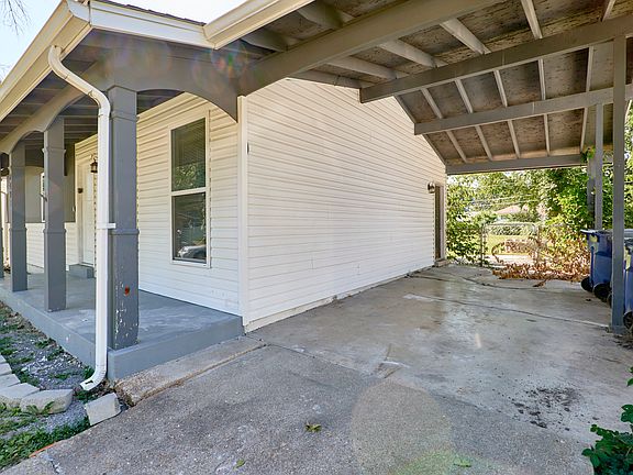 4th image of 2498 Carousel Ct