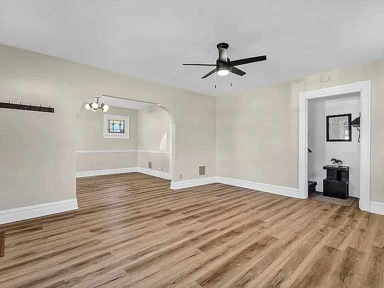 4918 Tiemann Ave — Photo 4