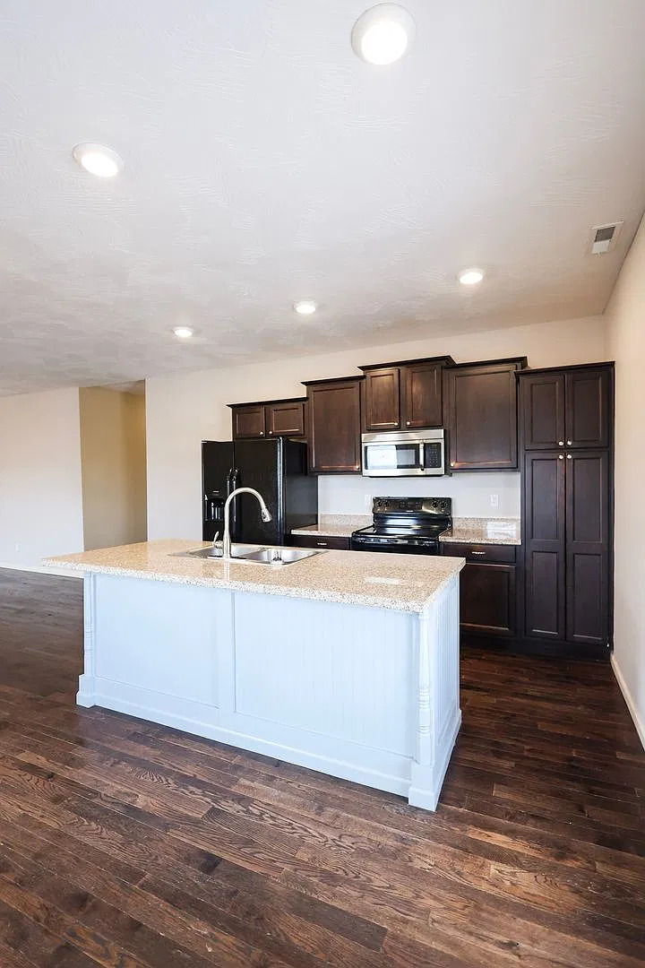 Harrison 412 — Photo 2
