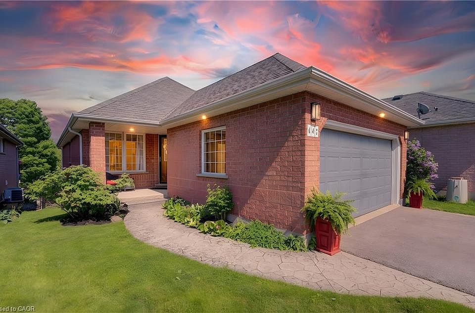 1st image of 442 Sandbanks Cres